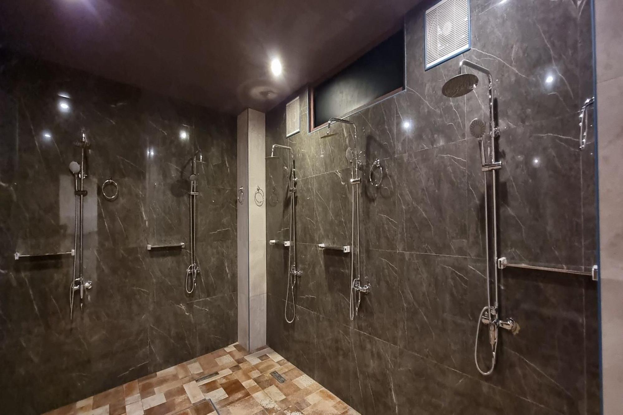 Attic Capsule Hotel Marigondon  Dış mekan fotoğraf