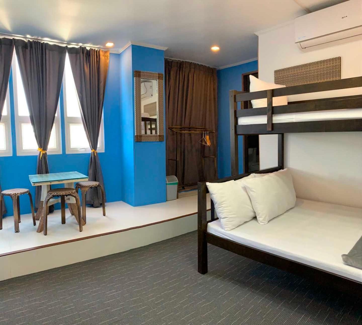 Attic Capsule Hotel Marigondon  Dış mekan fotoğraf
