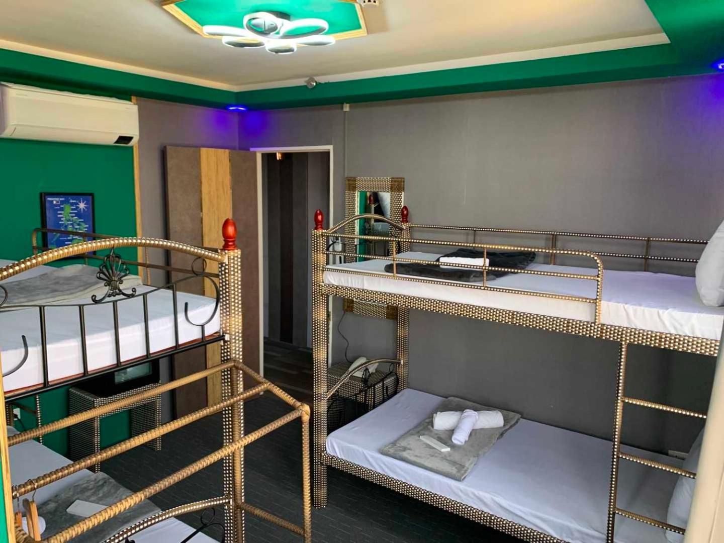 Attic Capsule Hotel Marigondon  Dış mekan fotoğraf