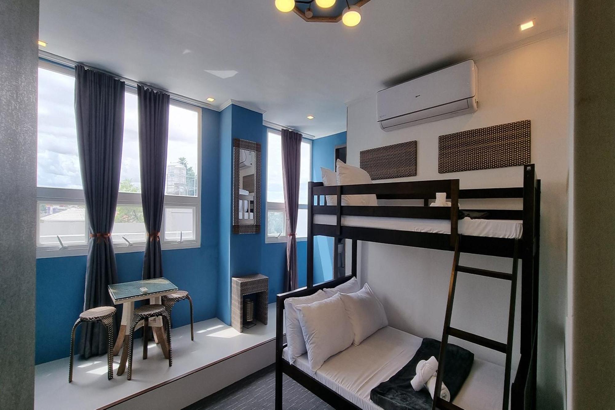 Attic Capsule Hotel Marigondon  Dış mekan fotoğraf