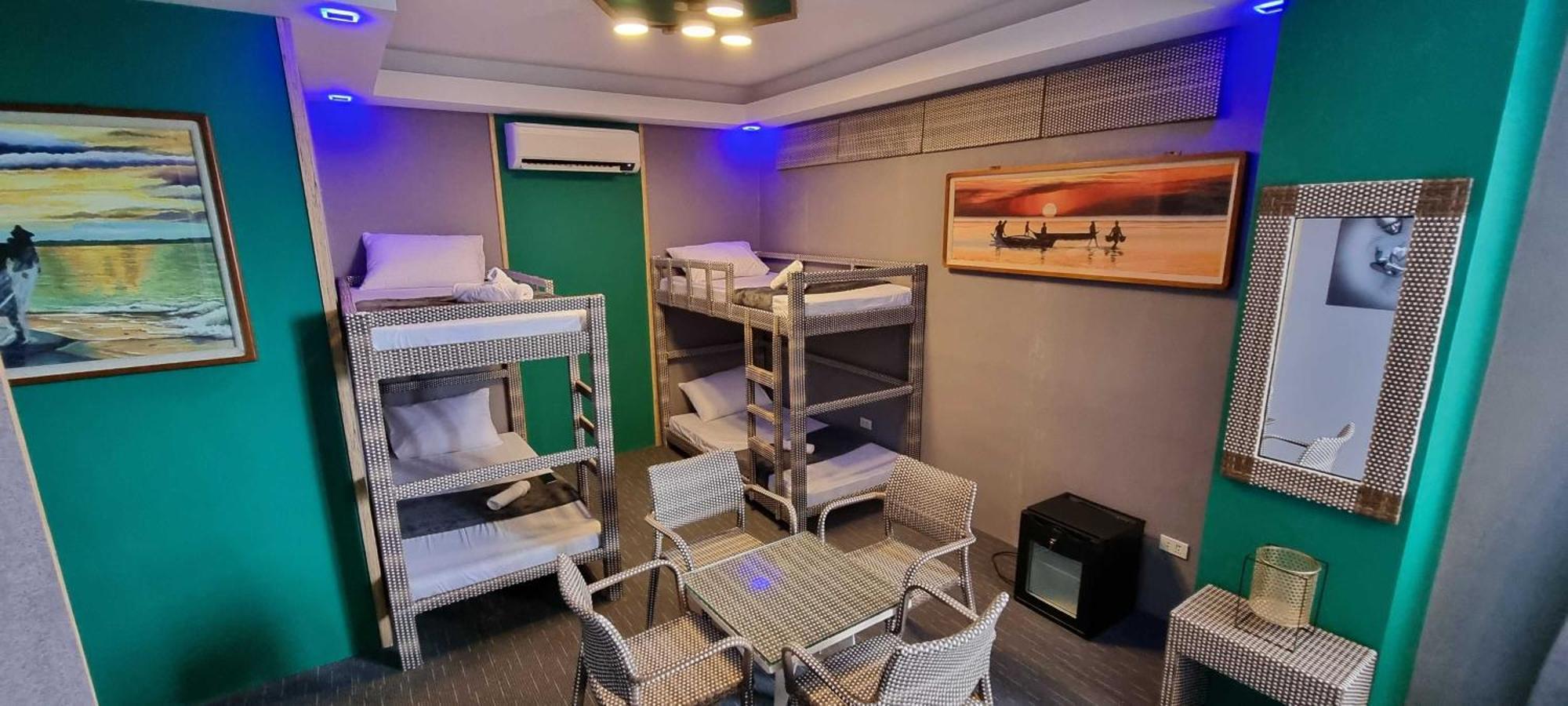 Attic Capsule Hotel Marigondon  Dış mekan fotoğraf