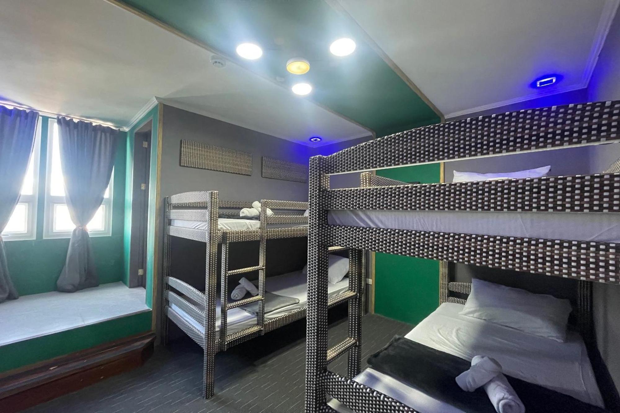 Attic Capsule Hotel Marigondon  Dış mekan fotoğraf