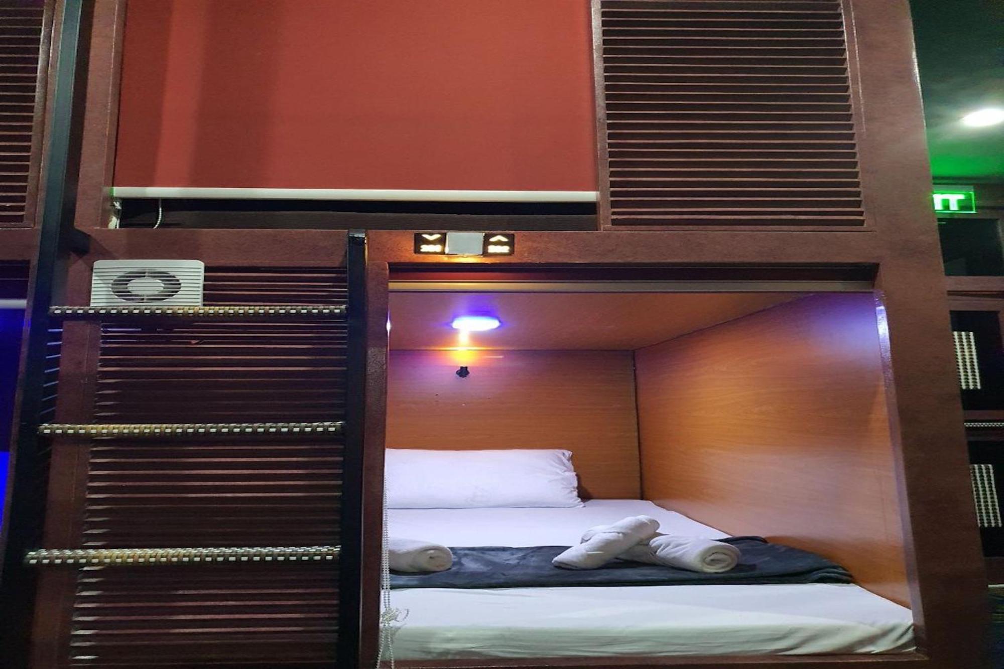 Attic Capsule Hotel Marigondon  Dış mekan fotoğraf