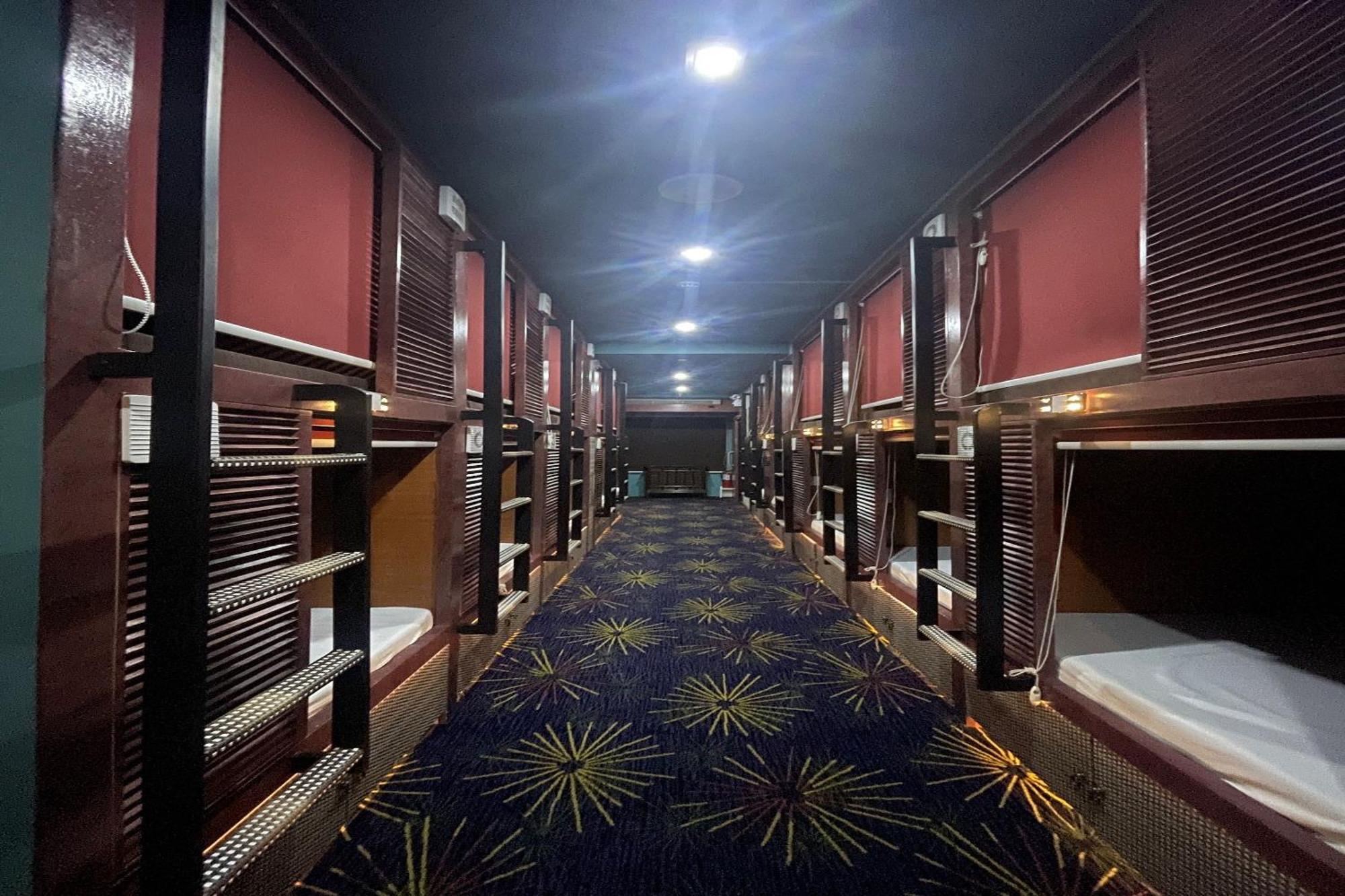 Attic Capsule Hotel Marigondon  Dış mekan fotoğraf