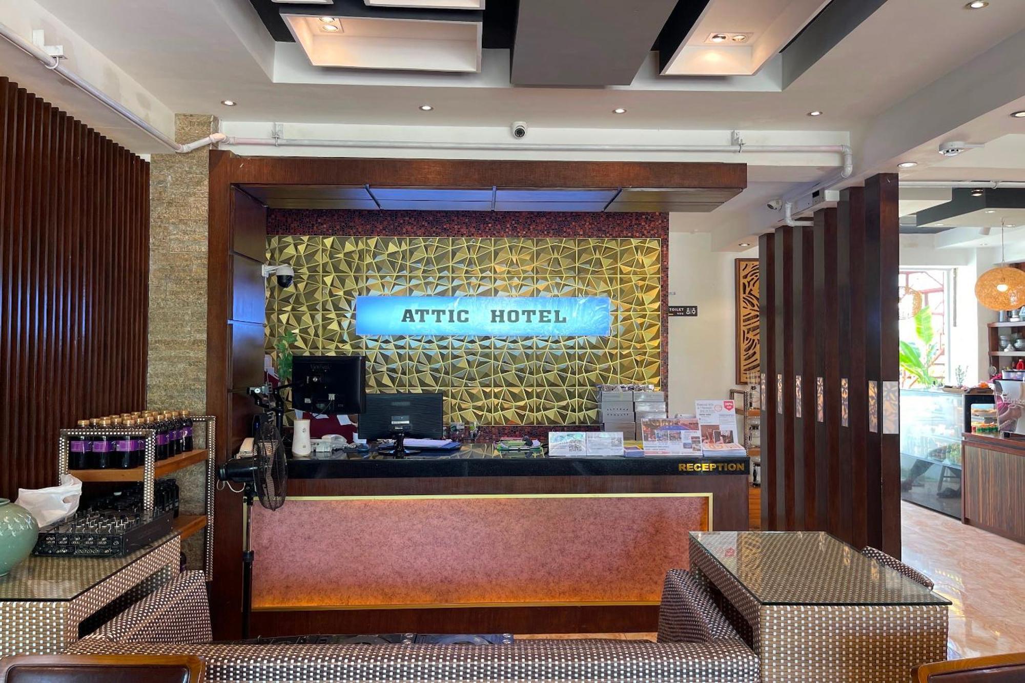 Attic Capsule Hotel Marigondon  Dış mekan fotoğraf