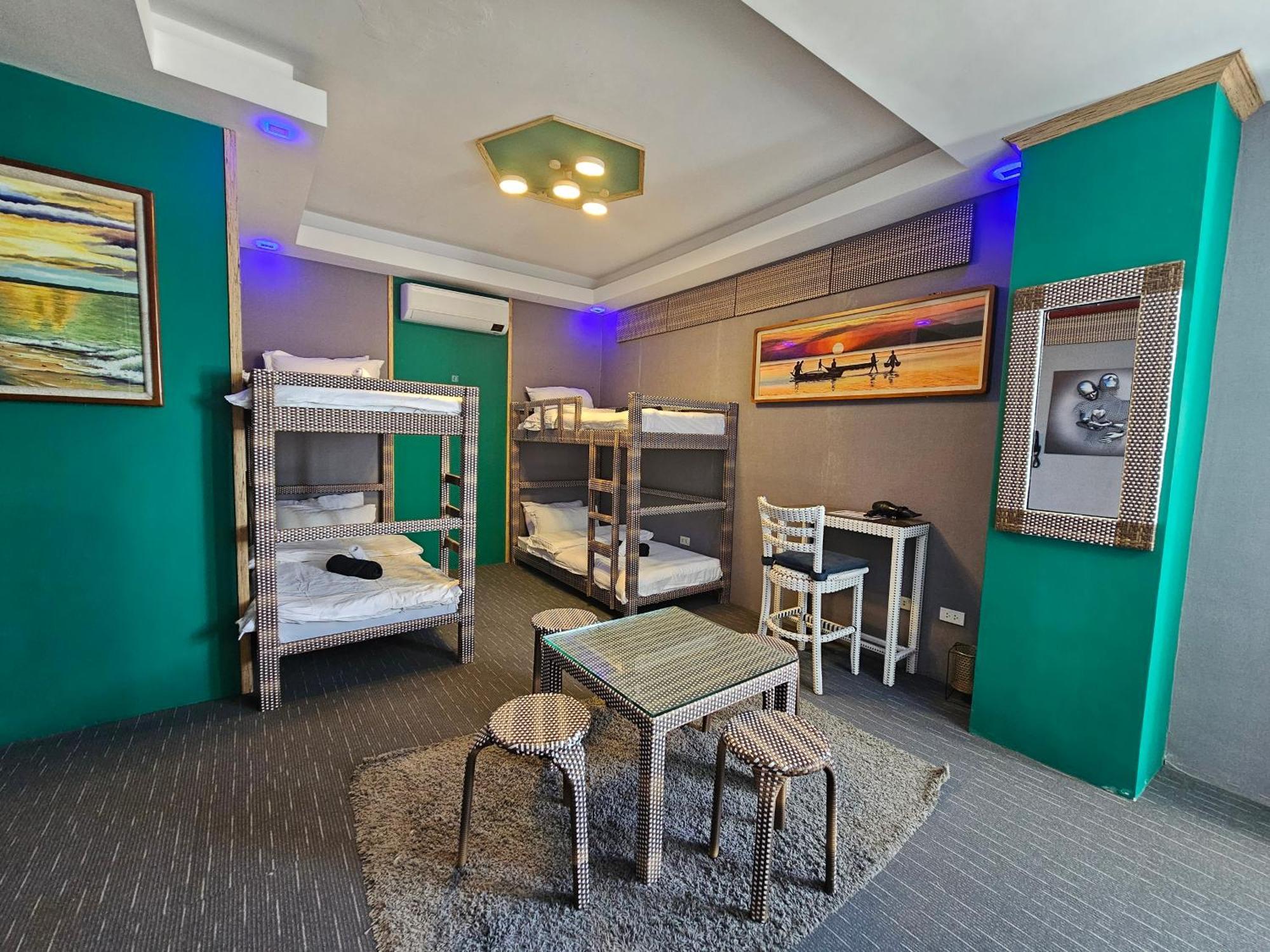 Attic Capsule Hotel Marigondon  Dış mekan fotoğraf